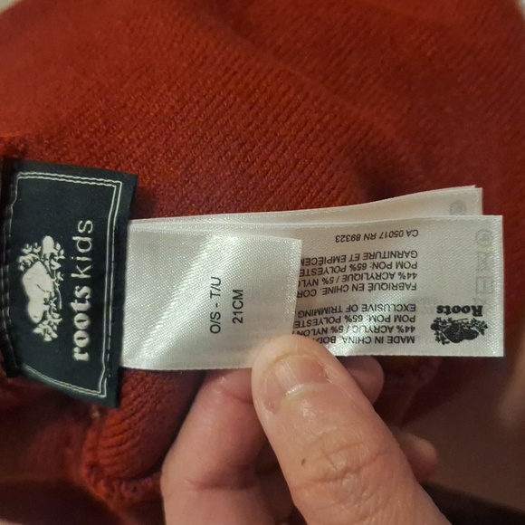 Brand New Without Tag Roots Girls Beanie - Picture 2 of 2